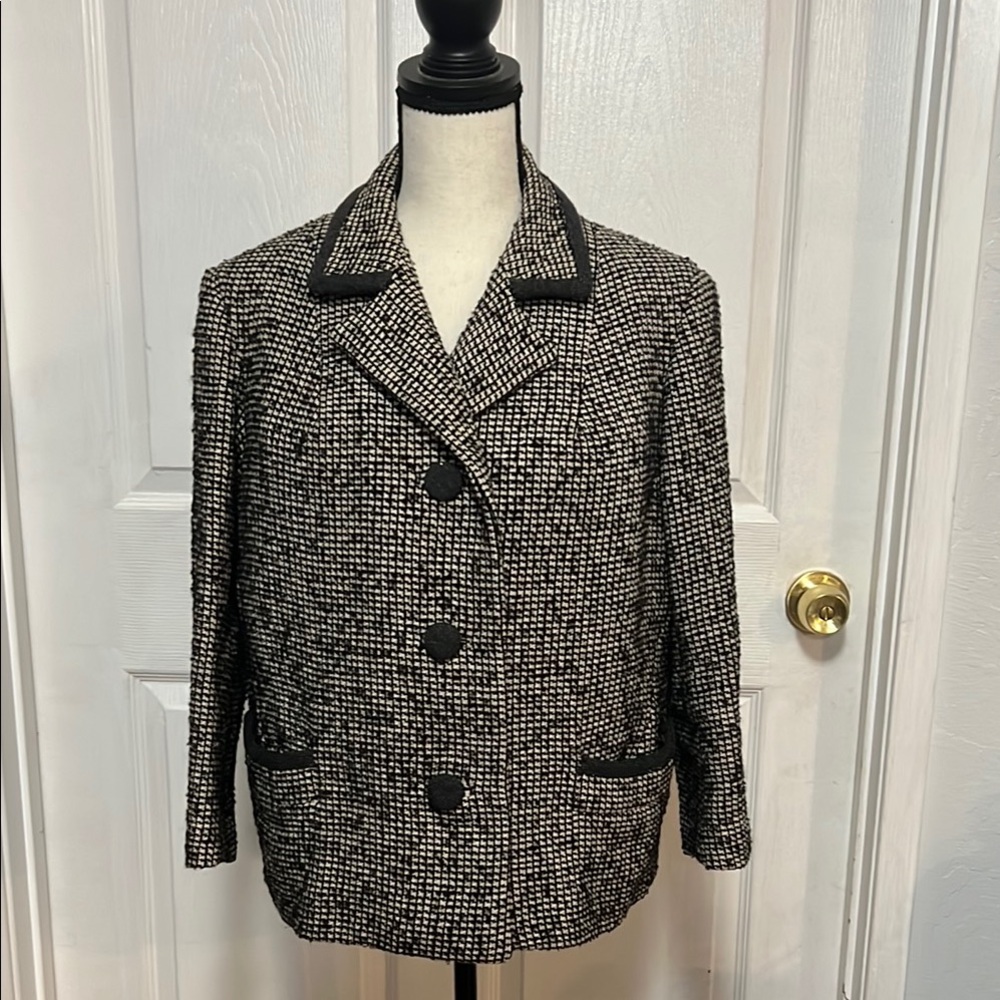 Monti - Black and White Classic Blazer with Notched Lapel